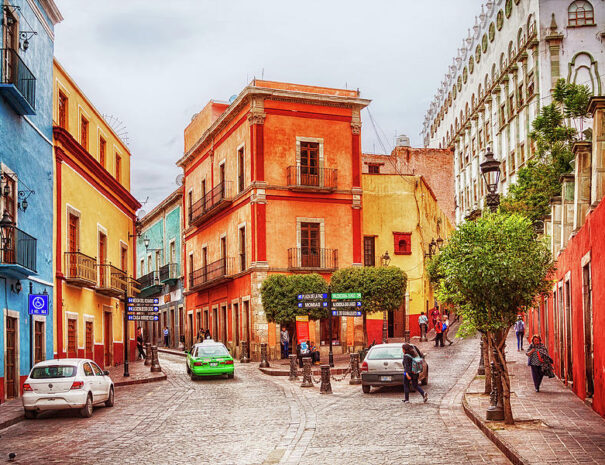 colorful-street-in-guanajuato-mexico-tatiana-travelways